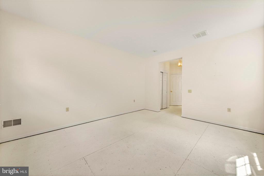 10 KETTLE CREEK COURT