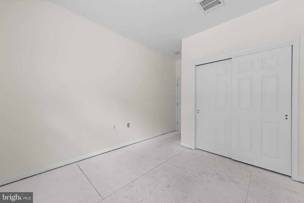 10 KETTLE CREEK COURT