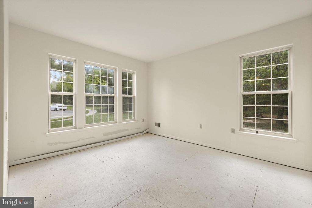 10 KETTLE CREEK COURT