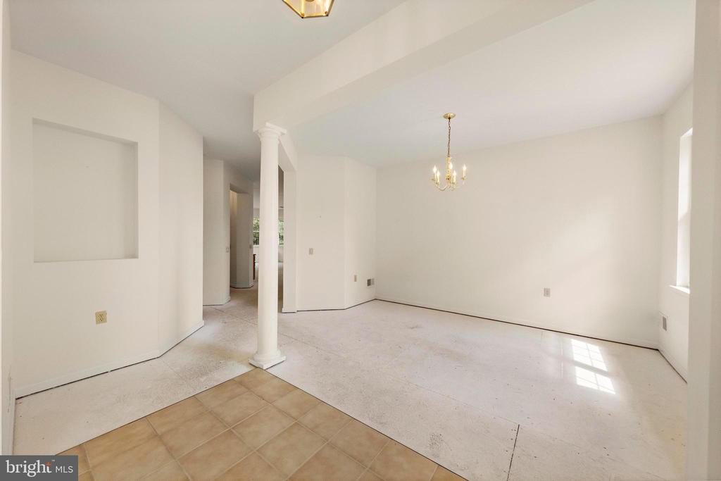 10 KETTLE CREEK COURT