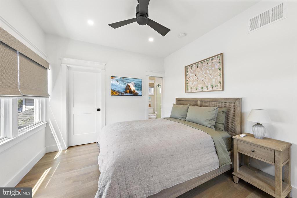 115 E 28TH STREET