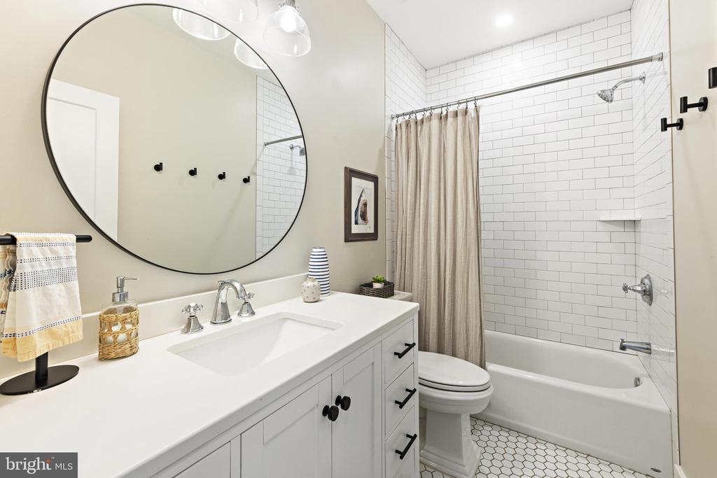 115 E 28TH STREET