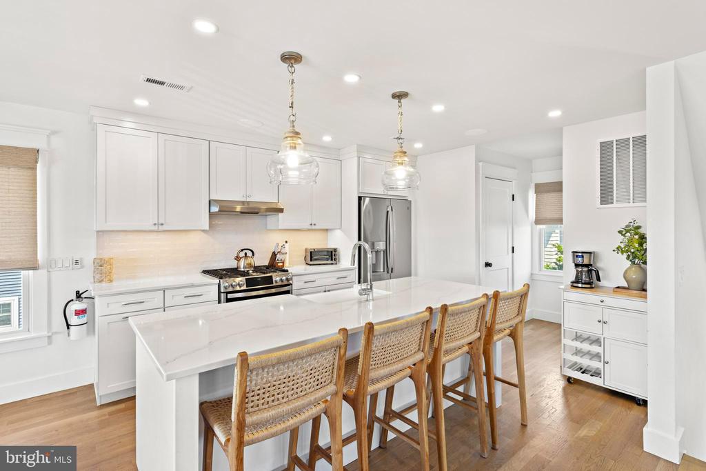 115 E 28TH STREET