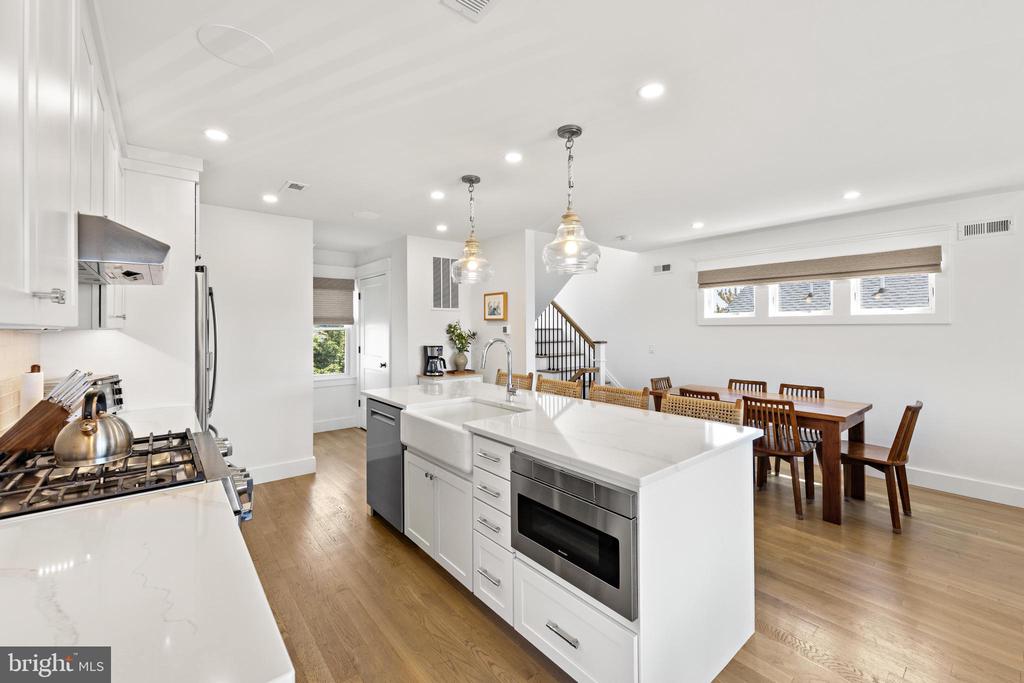 115 E 28TH STREET