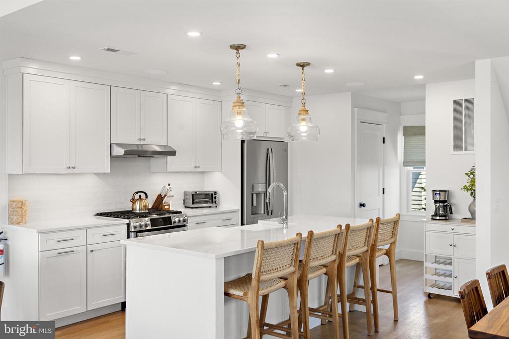115 E 28TH STREET