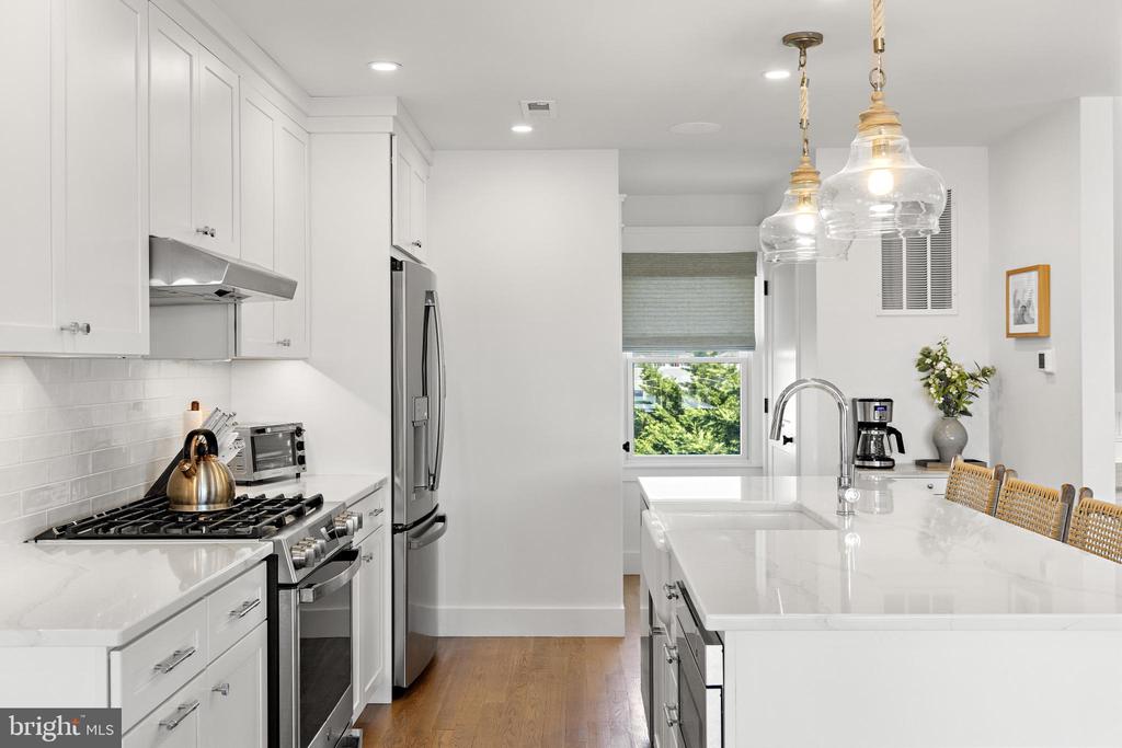 115 E 28TH STREET