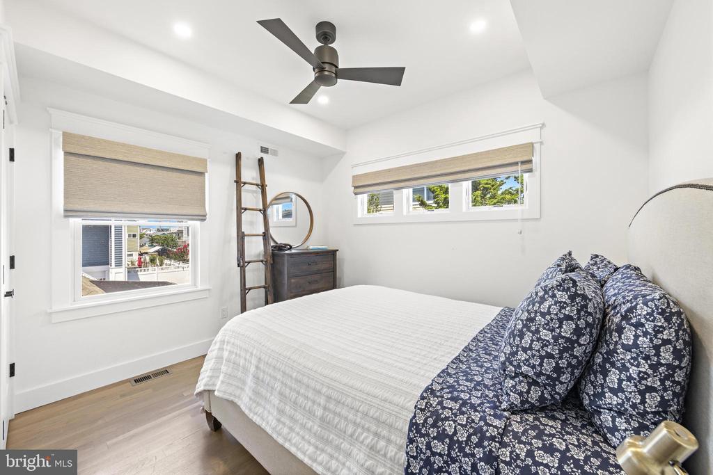 115 E 28TH STREET