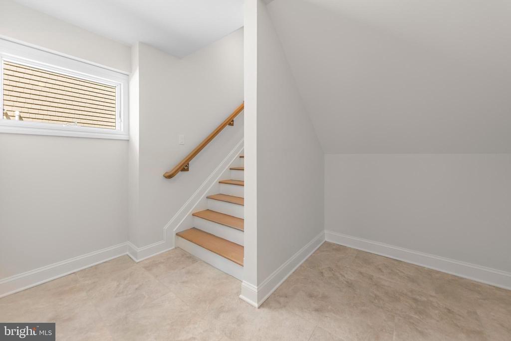 242 N 8TH STREET