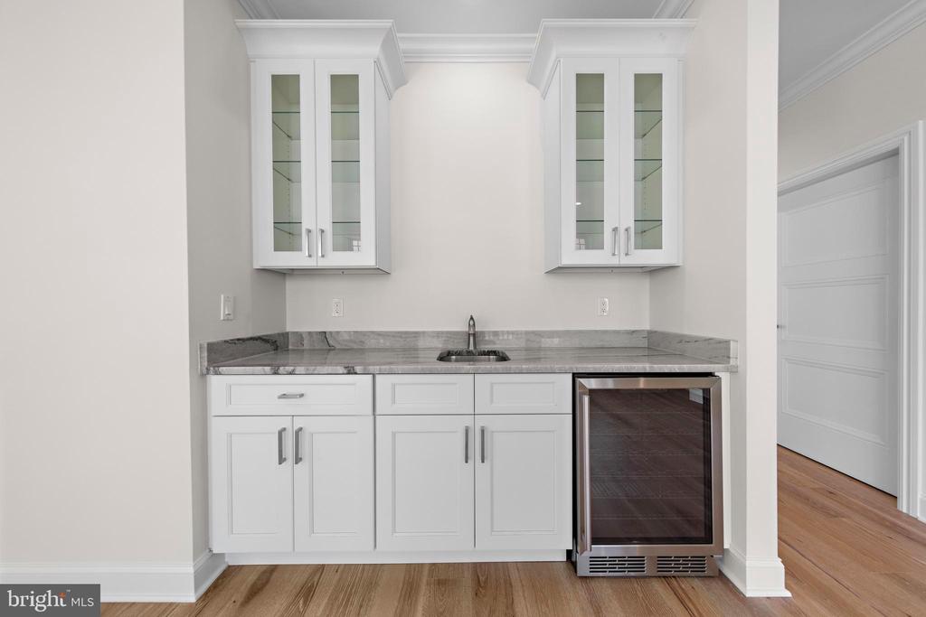 242 N 8TH STREET