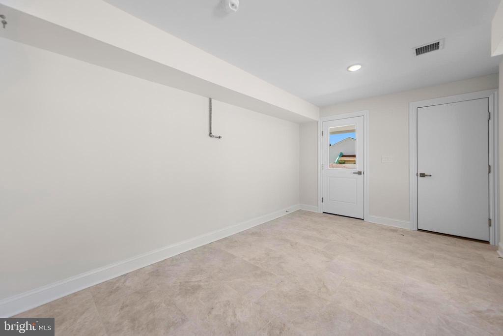 242 N 8TH STREET