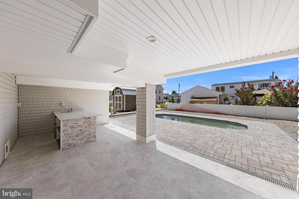 242 N 8TH STREET