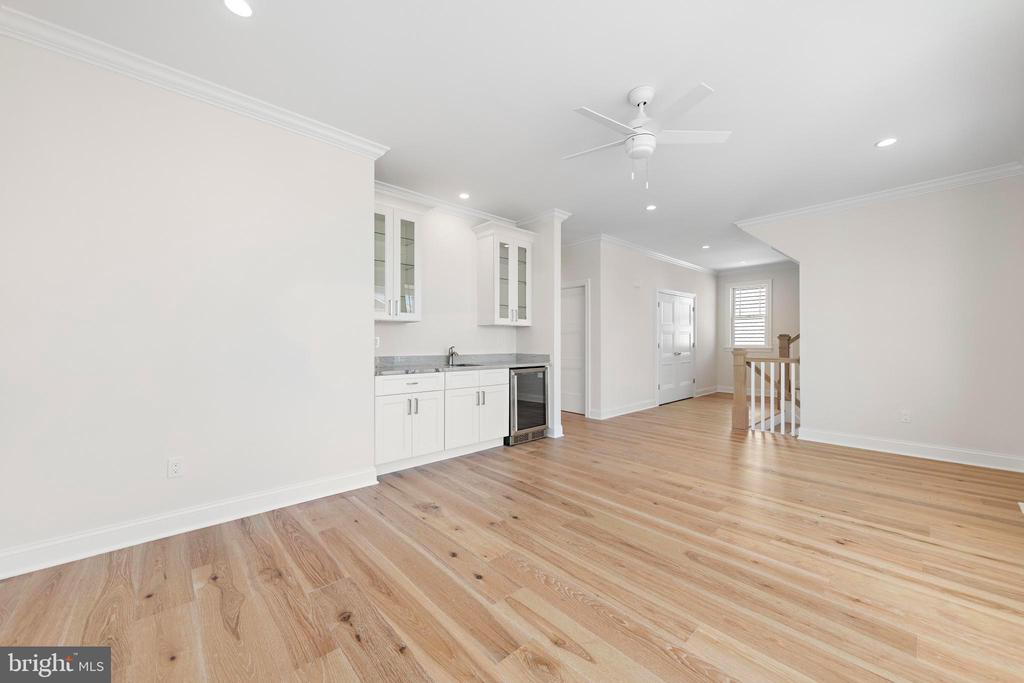 242 N 8TH STREET