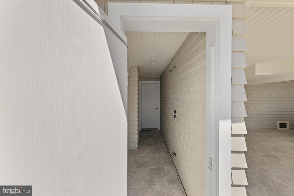 242 N 8TH STREET