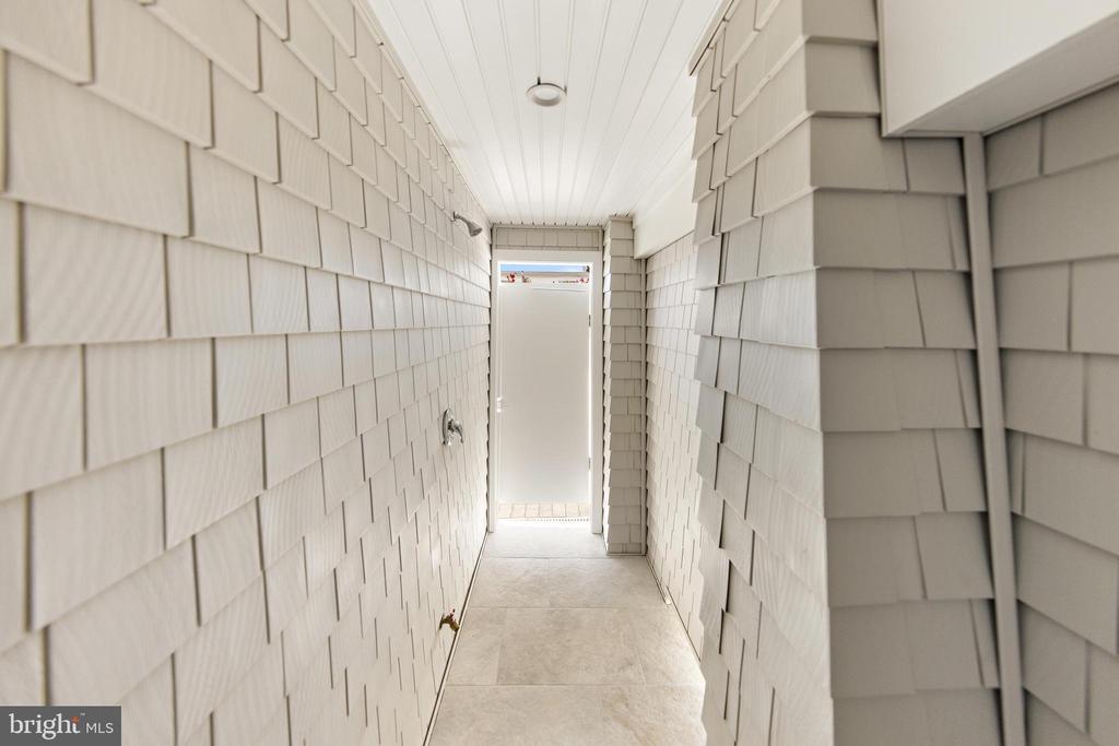 242 N 8TH STREET