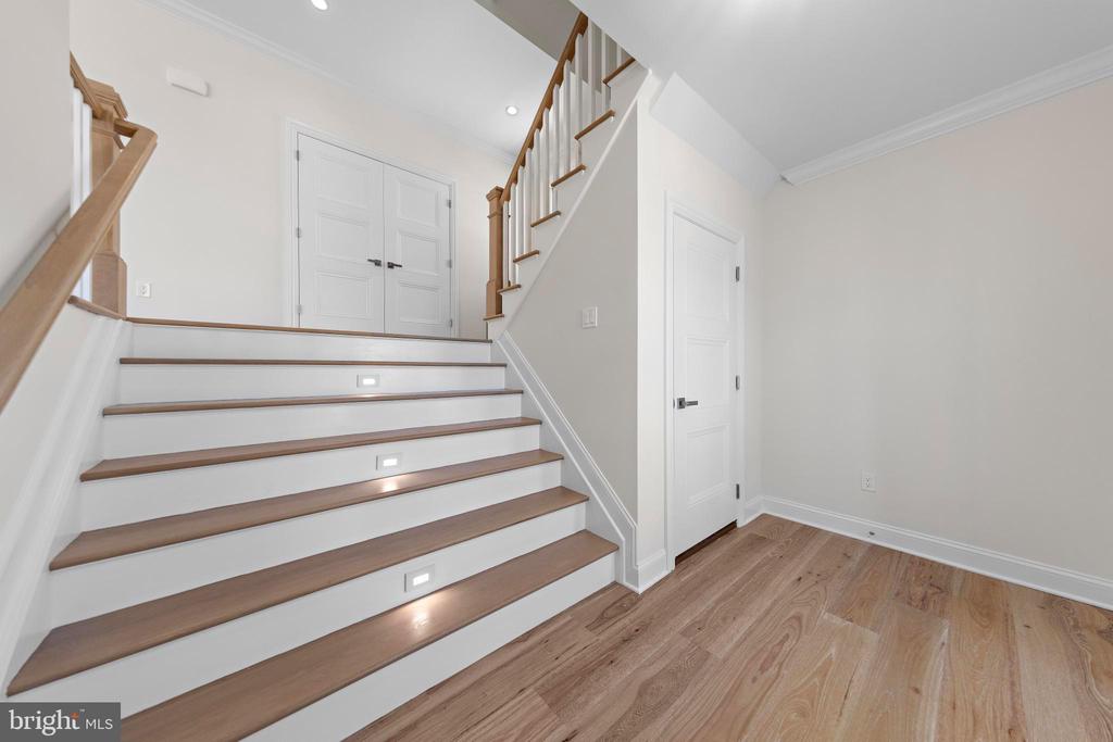 242 N 8TH STREET