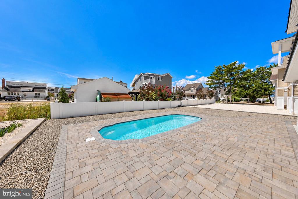 242 N 8TH STREET