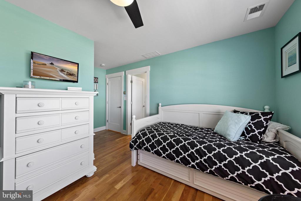 48 11TH STREET N Unit: 48