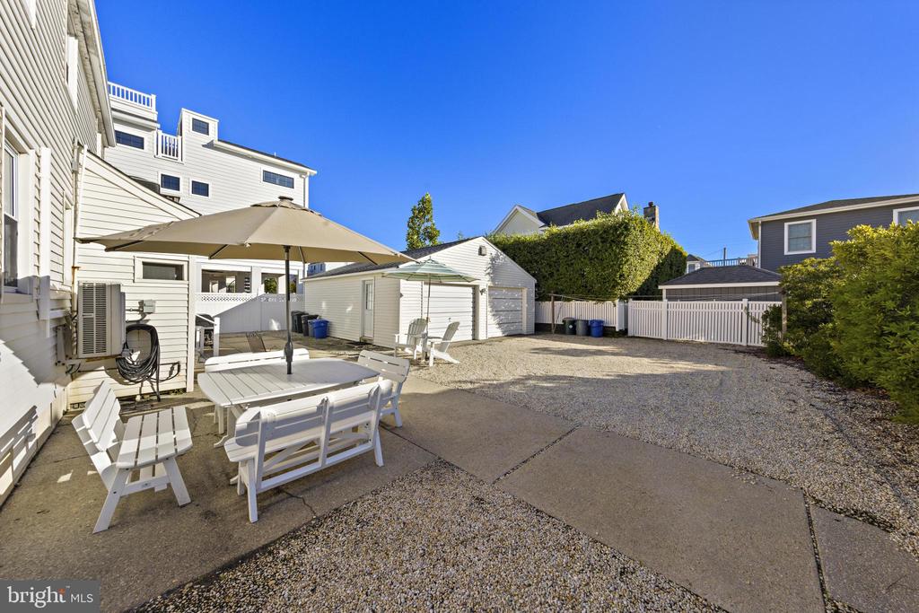 126 E OLD WHALING LANE