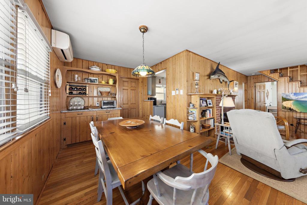 126 E OLD WHALING LANE