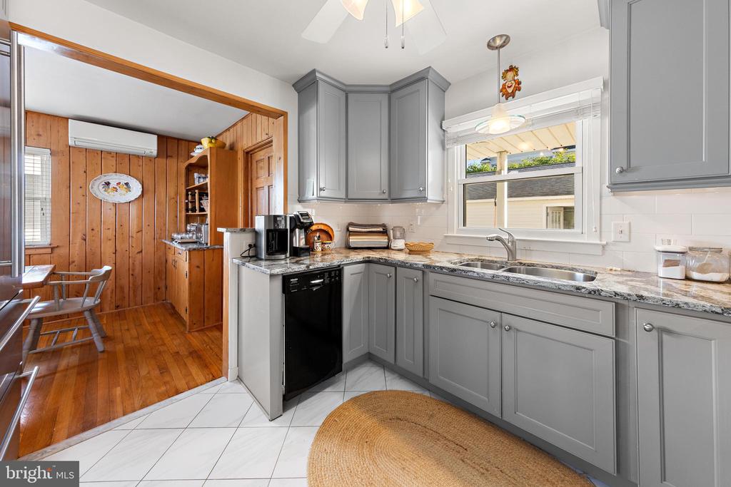 126 E OLD WHALING LANE