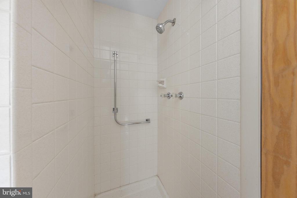 126 E OLD WHALING LANE