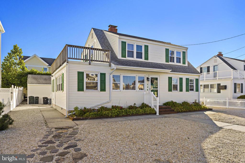 126 E OLD WHALING LANE