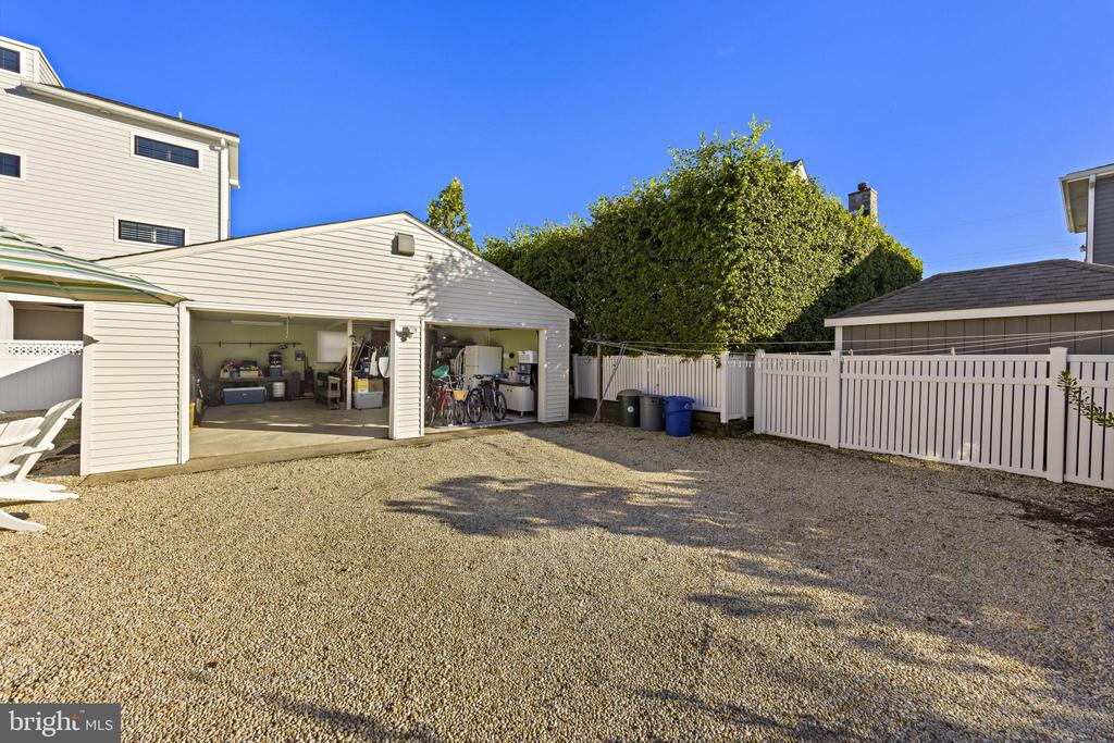 126 E OLD WHALING LANE