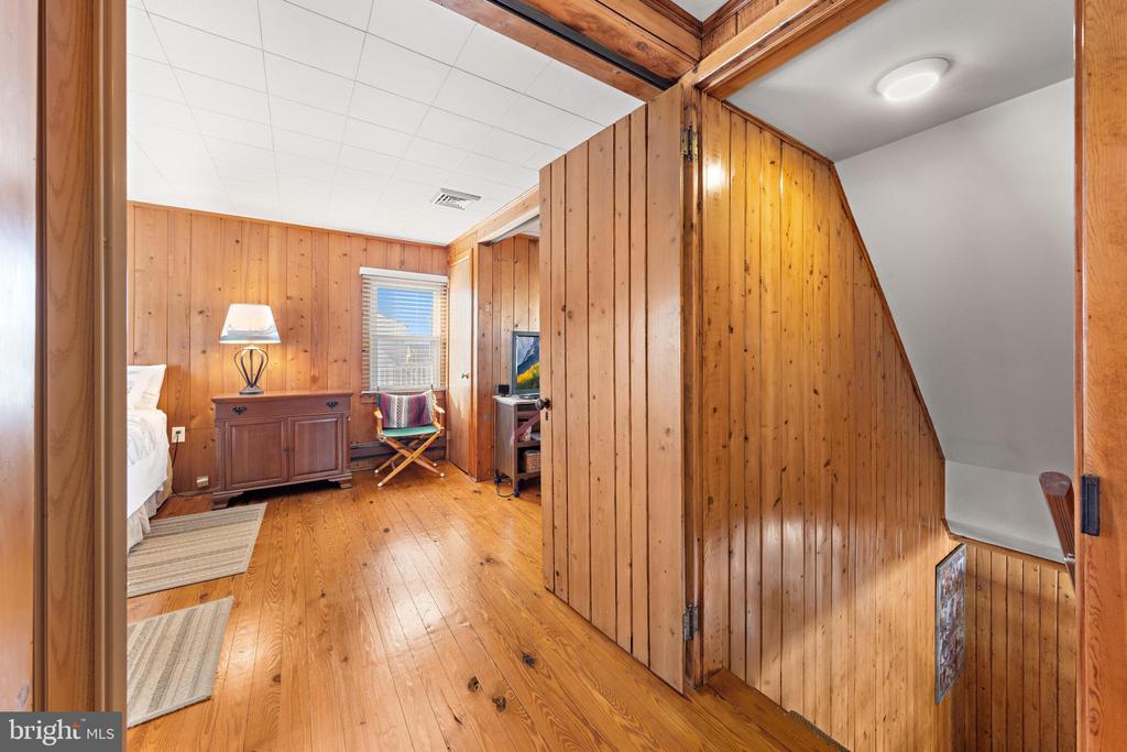 126 E OLD WHALING LANE