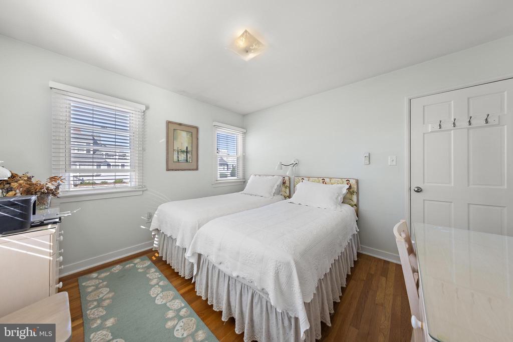 126 E OLD WHALING LANE