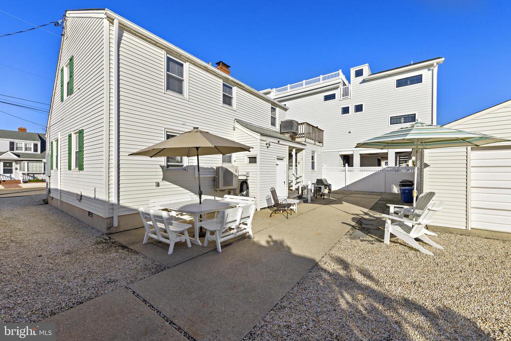 126 E OLD WHALING LANE