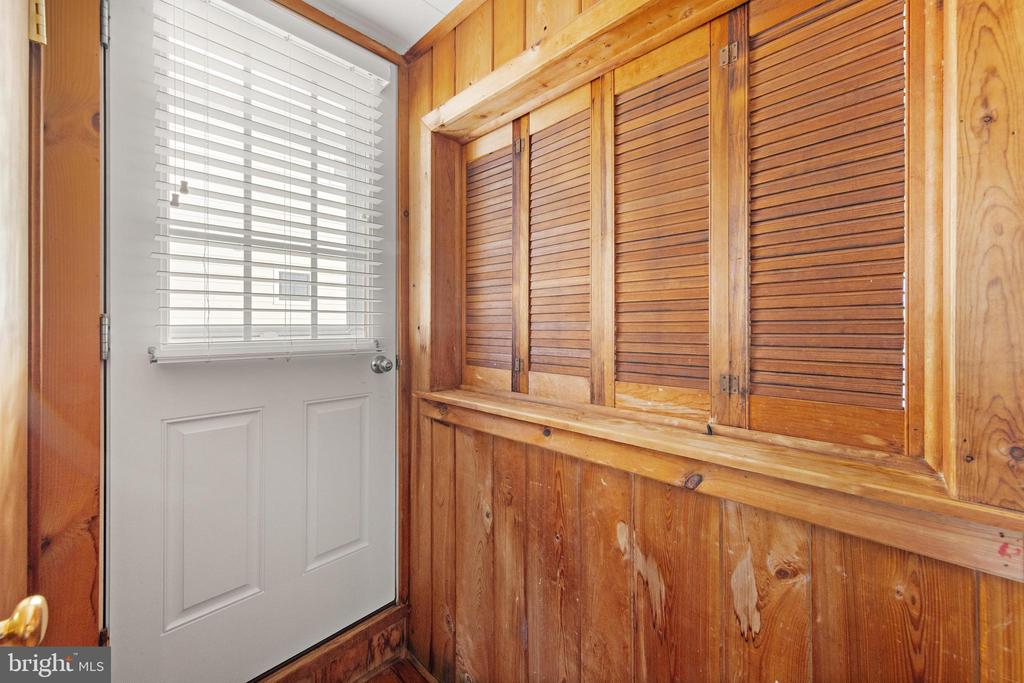 126 E OLD WHALING LANE