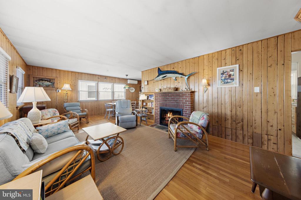 126 E OLD WHALING LANE