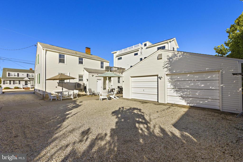 126 E OLD WHALING LANE