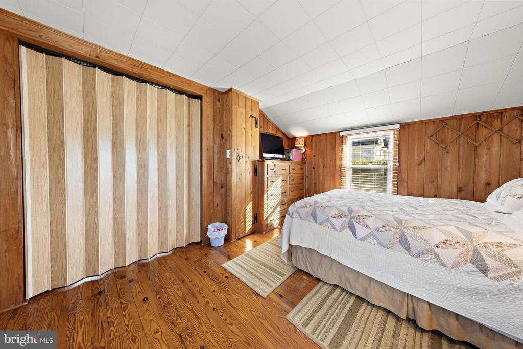 126 E OLD WHALING LANE