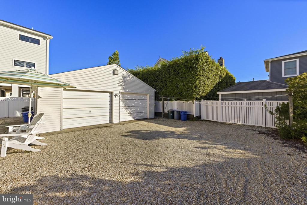 126 E OLD WHALING LANE