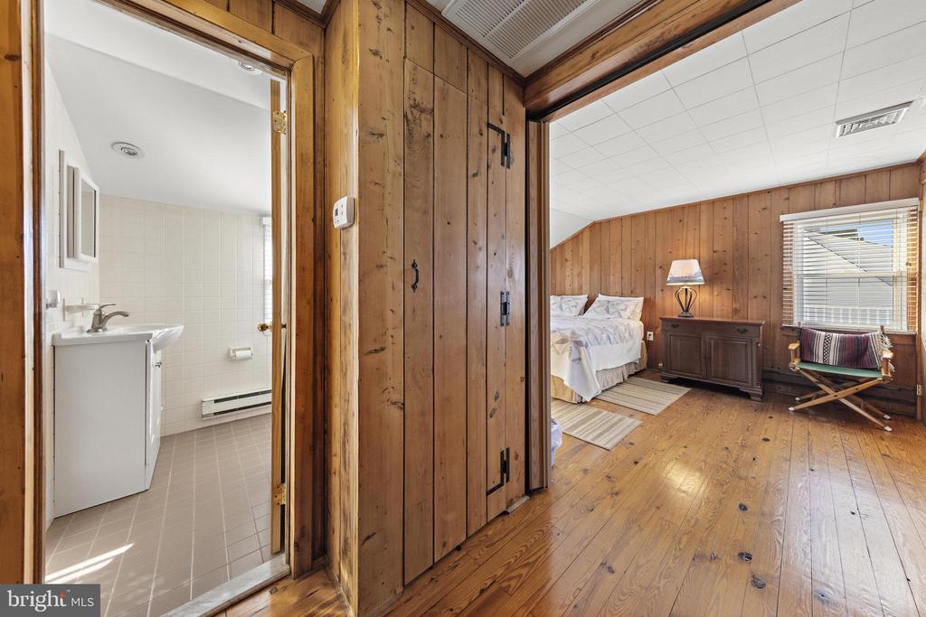 126 E OLD WHALING LANE
