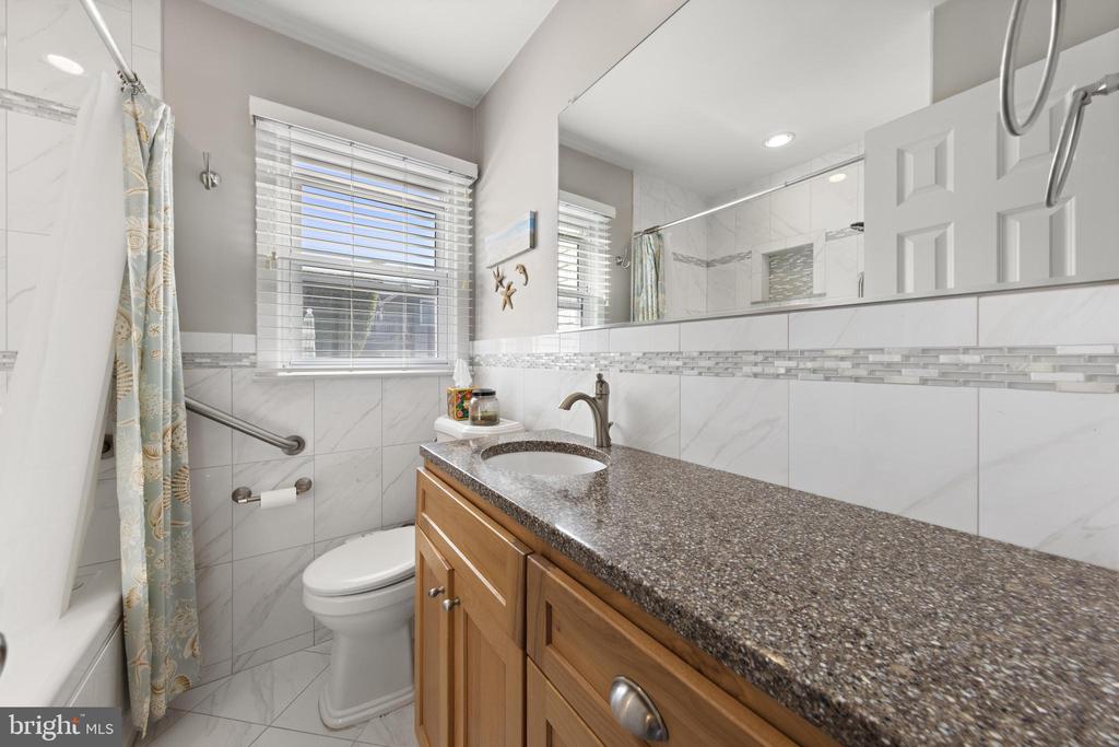 126 E OLD WHALING LANE