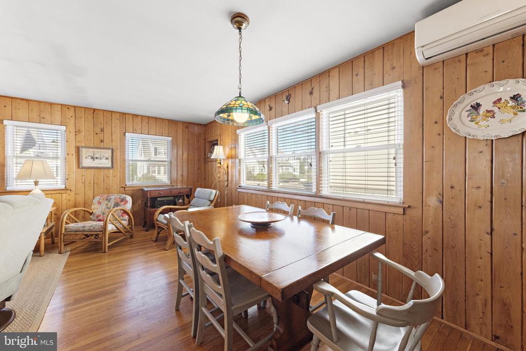 126 E OLD WHALING LANE