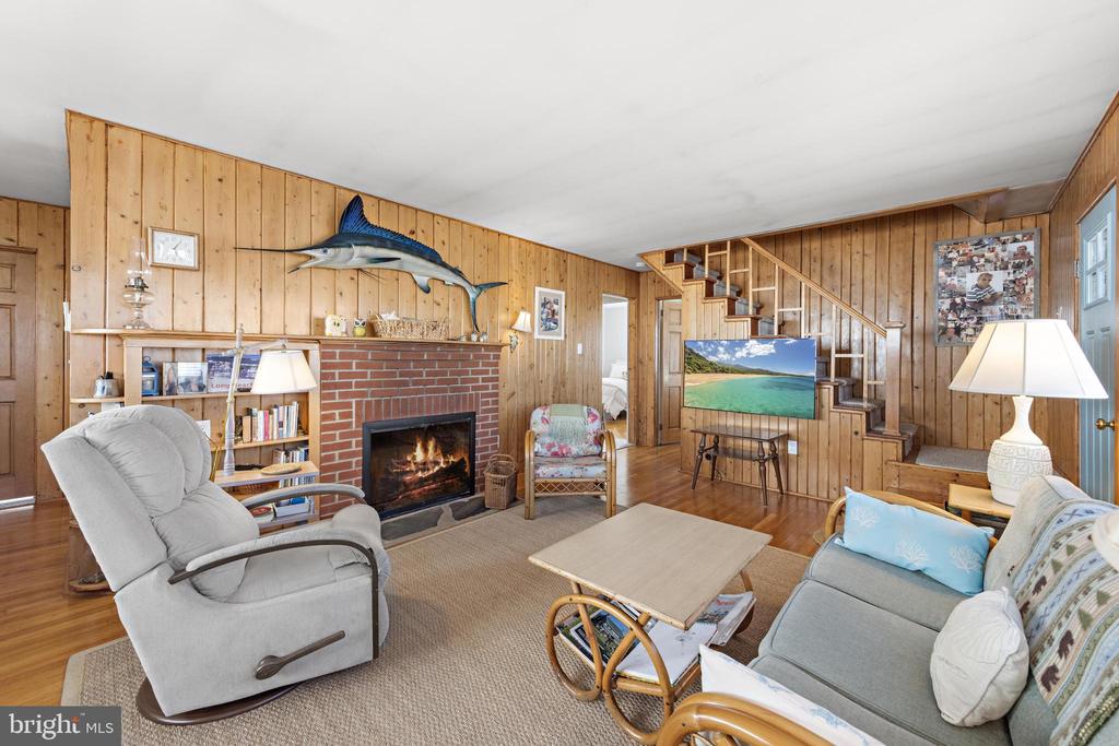126 E OLD WHALING LANE