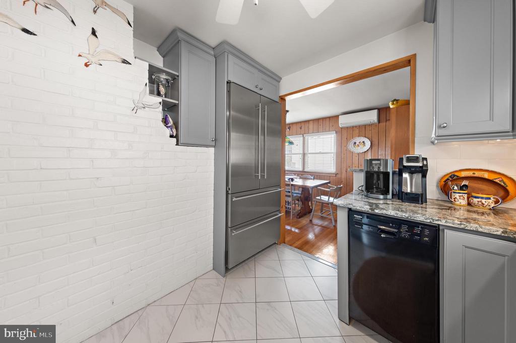 126 E OLD WHALING LANE