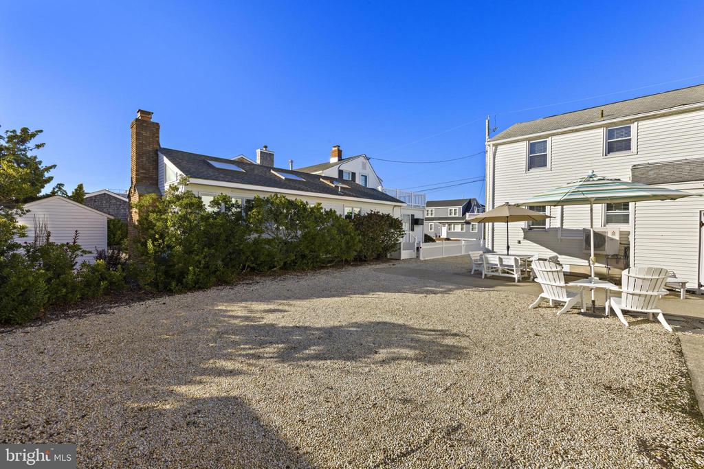 126 E OLD WHALING LANE