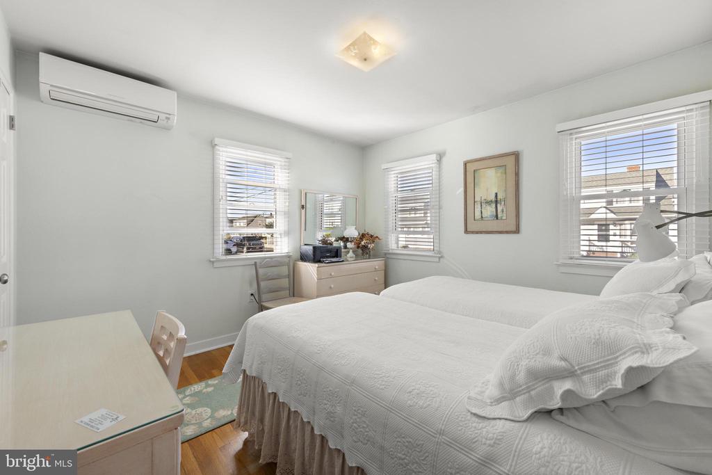 126 E OLD WHALING LANE