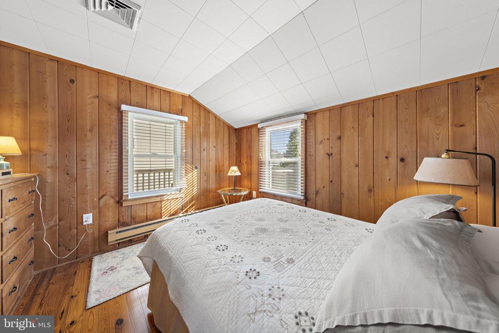 126 E OLD WHALING LANE