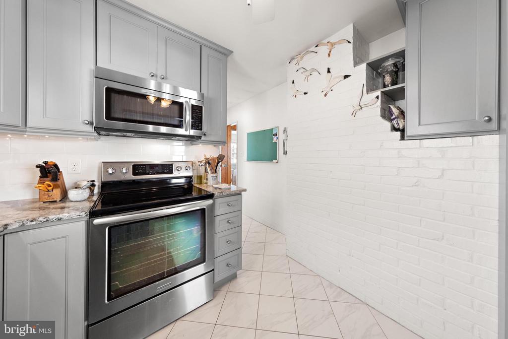 126 E OLD WHALING LANE