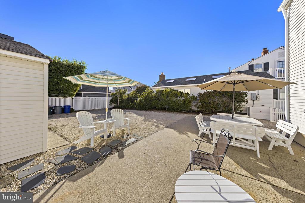 126 E OLD WHALING LANE