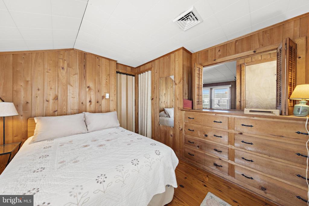 126 E OLD WHALING LANE