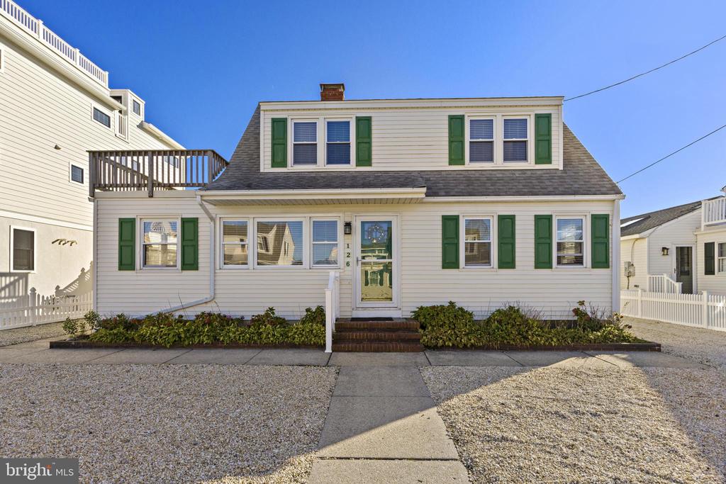 126 E OLD WHALING LANE