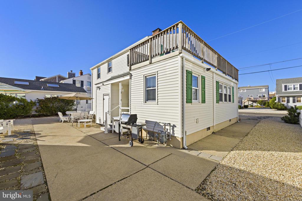 126 E OLD WHALING LANE