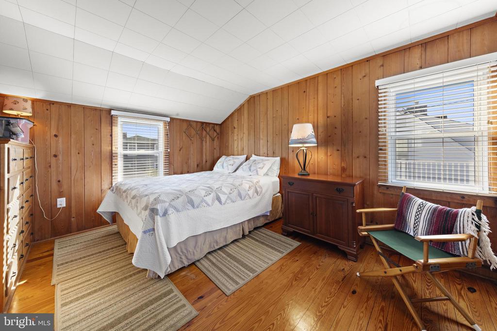 126 E OLD WHALING LANE