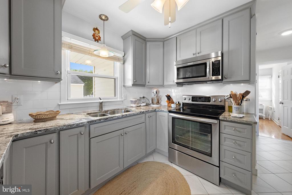 126 E OLD WHALING LANE
